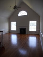 409 Pointe Dr in La Grange, NC - Building Photo - Building Photo