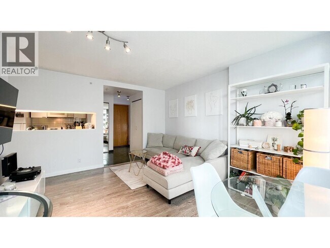 1288 Alberni St in Vancouver, BC - Building Photo - Building Photo