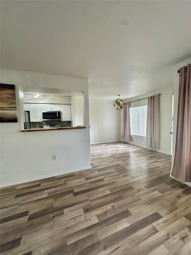 2371 NW 33rd St in Oakland Park, FL - Foto de edificio - Building Photo