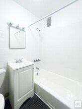 East 61 Street in New York, NY - Building Photo - Building Photo