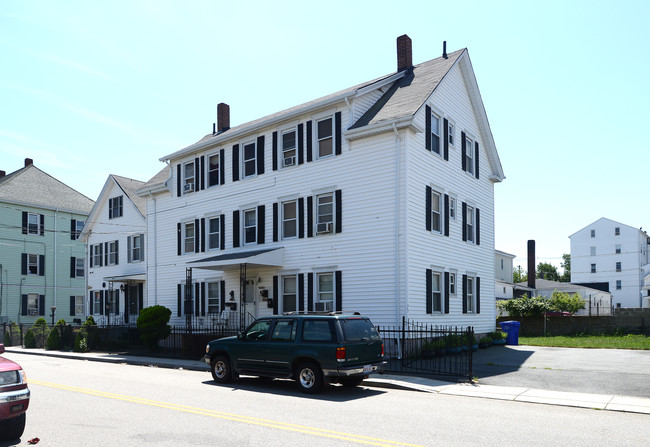 17 Mitchell St in New Bedford, MA - Foto de edificio - Building Photo