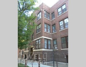 2638 N Milwaukee Ave in Chicago, IL - Building Photo - Building Photo