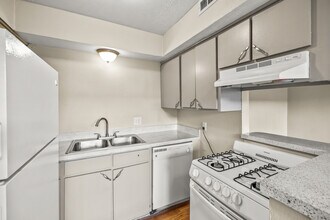 HARRIS GARDENS in Fort Worth, TX - Foto de edificio - Interior Photo