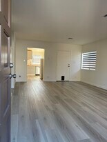 2037 N Brighton St in Burbank, CA - Building Photo