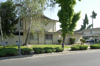 1913 Shadowbrook Dr in Merced, CA - Building Photo - Building Photo