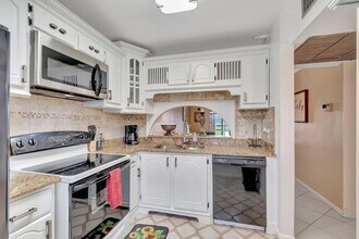 7101 Golf Colony Ct, Unit 102 in Greenacres, FL - Foto de edificio - Building Photo