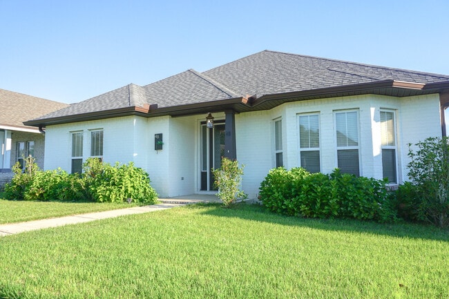 48 9th Ave in Shalimar, FL - Building Photo - Building Photo