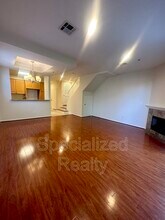 5716 Whitsett Ave in Los Angeles, CA - Building Photo - Building Photo