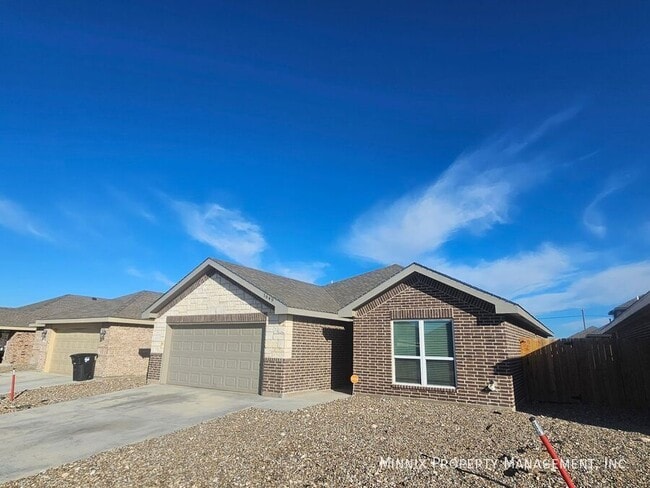 1649 Wrigley Dr in Odessa, TX - Foto de edificio - Building Photo