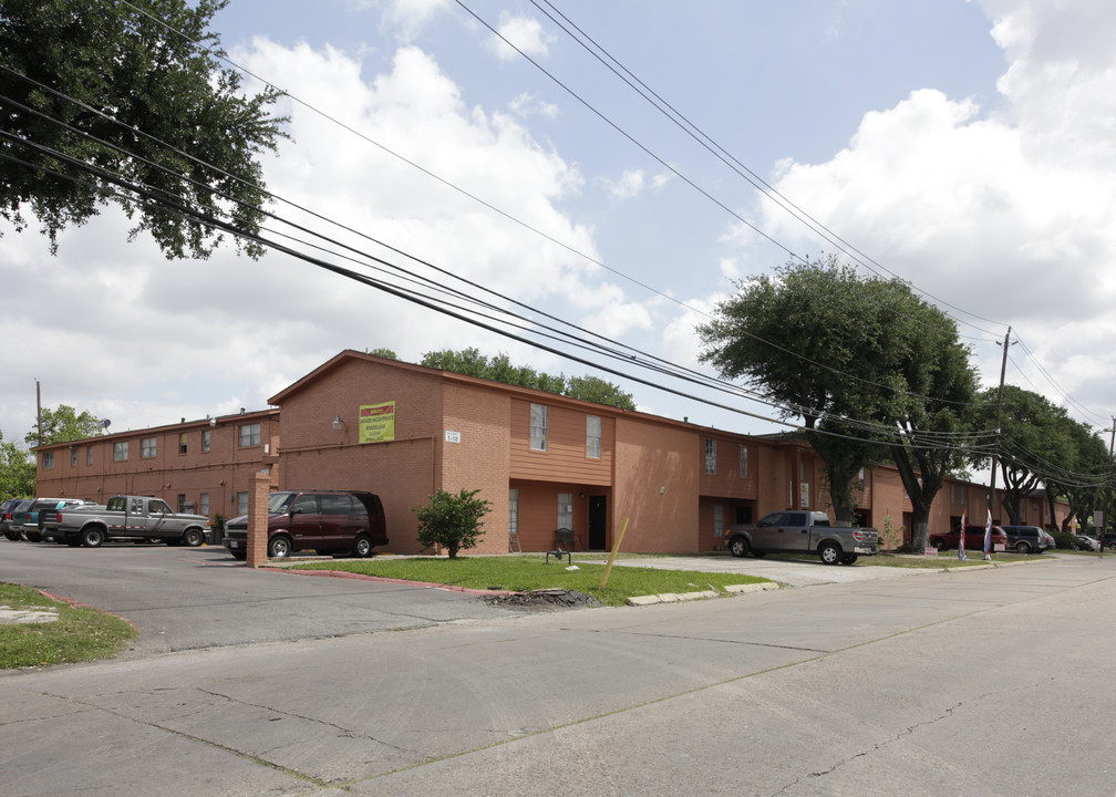 Garner Park in Pasadena, TX - Building Photo