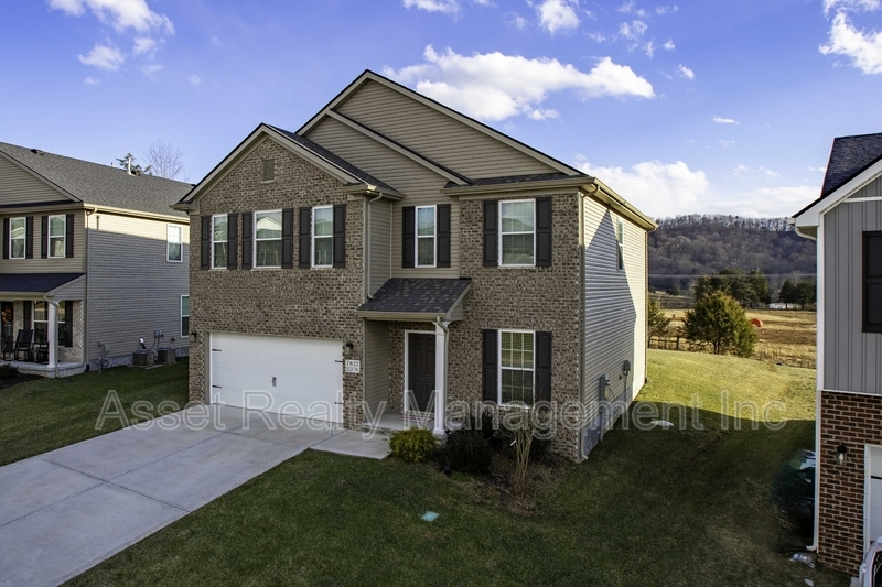 7832 Beeler Farms Ln in Knoxville, TN - Building Photo