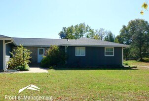 2607 Rogers Blvd in Manhattan, KS - Building Photo