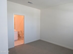 527 Winchester Dr in Oxnard, CA - Building Photo - Building Photo