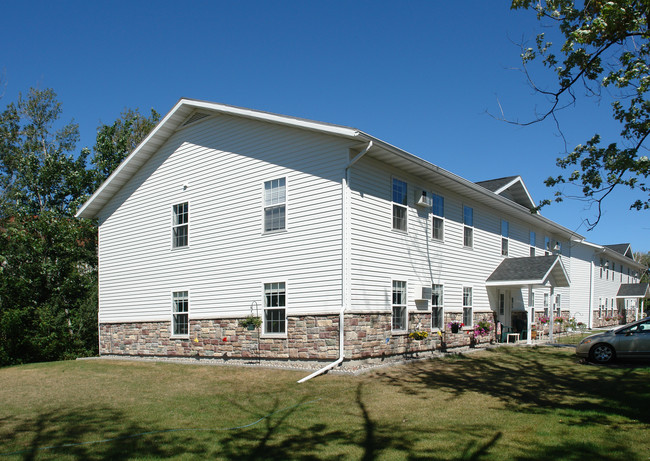 4060 Haines Rd in Duluth, MN - Building Photo - Building Photo