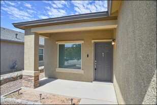 14945 Louis Baudoin in El Paso, TX - Foto de edificio - Building Photo