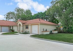 13730 Sunflower Ct, Unit A in Wellington, FL - Building Photo