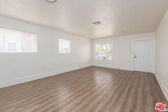 2132 Cloverdale Ave in Los Angeles, CA - Building Photo - Building Photo