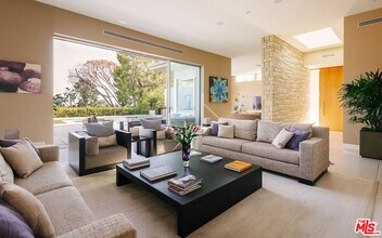 1470 Carla Ridge in Beverly Hills, CA - Foto de edificio - Building Photo