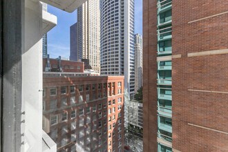 21 E Chestnut St in Chicago, IL - Foto de edificio - Building Photo