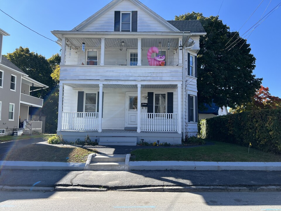 109 Brookside Ave in Torrington, CT - Foto de edificio