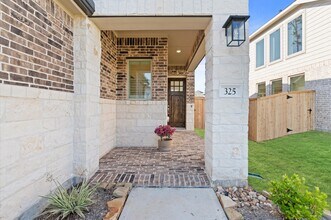 325 Mallorn Ln in Montgomery, TX - Building Photo - Building Photo