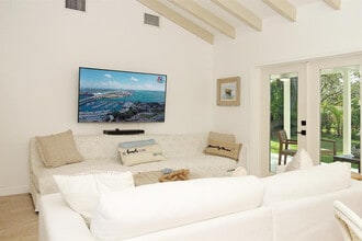 221 Princeton Dr in Lake Worth Beach, FL - Building Photo - Building Photo