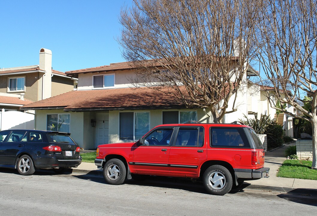 4126 Patrice Rd in Newport Beach, CA - Building Photo