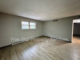 2080 W Washington St in Springfield, IL - Building Photo