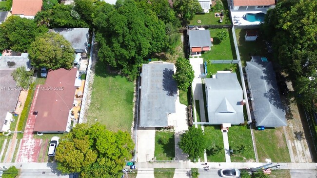 3121 SW 25th Ter in Miami, FL - Foto de edificio - Building Photo