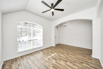 12014 Carol Ln in Pinehurst, TX - Building Photo - Building Photo