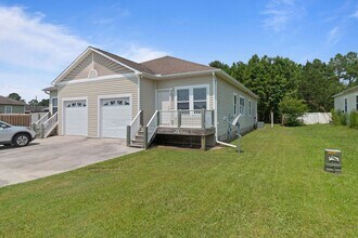 211/213-213 Lloyd St in Holly Ridge, NC - Building Photo - Building Photo