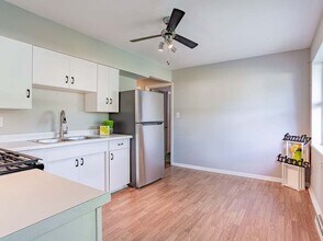 57 Forest Ln in Elk Grove Village, IL - Building Photo - Building Photo