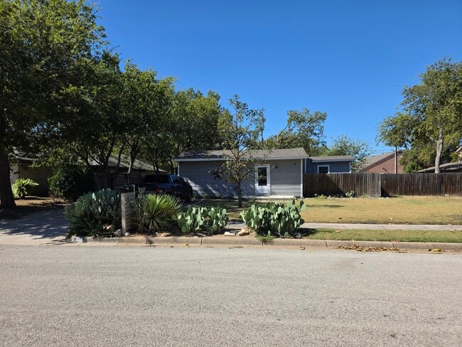 204 San Angelo Ave in Benbrook, TX - Building Photo - Building Photo