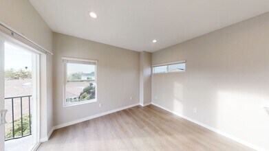 4976-4978 Catoctin Dr in San Diego, CA - Foto de edificio - Building Photo