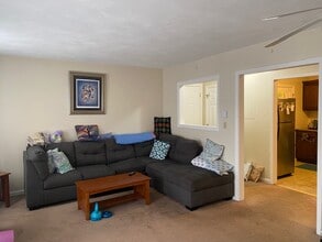 200 Manville Hill Rd in Cumberland, RI - Building Photo - Building Photo