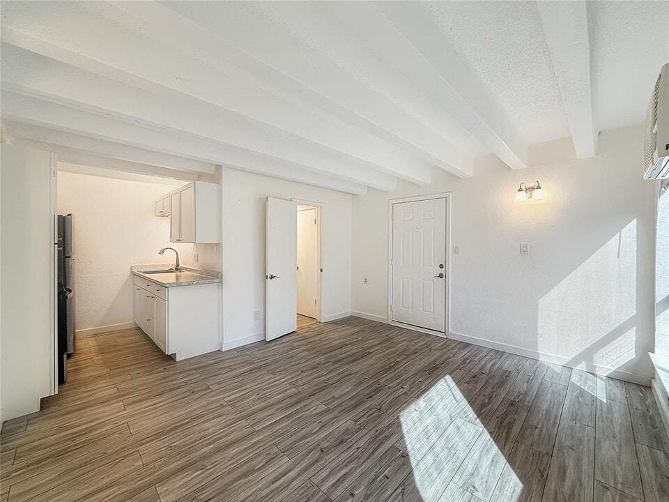 5914 Lago Vista Way in Lago Vista, TX - Building Photo