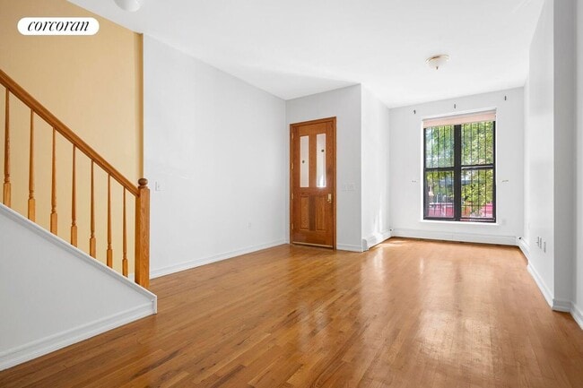 489 Manhattan Ave in New York, NY - Building Photo - Building Photo