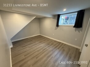 31233 Livingstone Ave in Abbotsford, BC - Building Photo - Building Photo