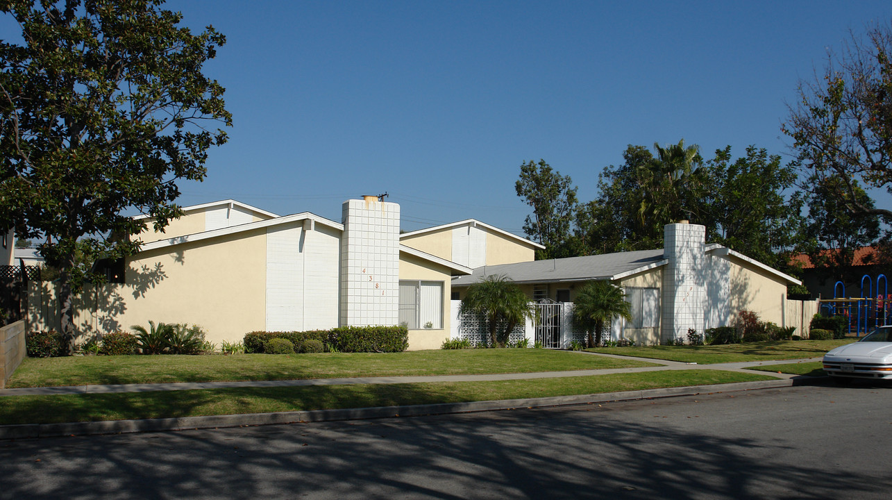 4381-4391 Howard Ave in Los Alamitos, CA - Foto de edificio