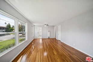 5329 Vantage Ave in Los Angeles, CA - Building Photo