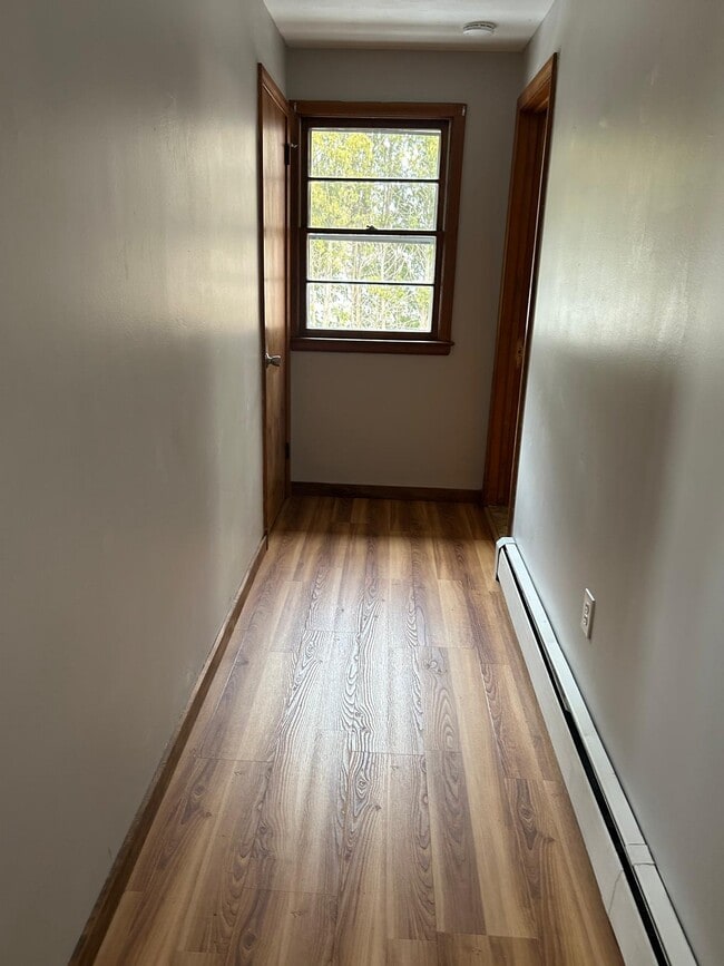 121 Pinehurst Ave, Unit Second Floor in New Britain, CT - Building Photo - Building Photo