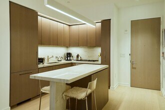 77 Charlton St in New York, NY - Building Photo - Building Photo