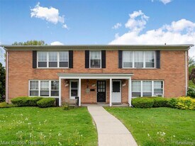 2717 W 13 Mile Rd in Royal Oak, MI - Building Photo