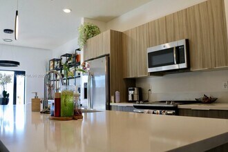 7819 NW 104th Ave in Doral, FL - Building Photo - Building Photo