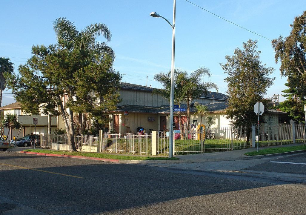 703 James St in Costa Mesa, CA - Building Photo