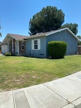 2121 Westhaven Ave in Bakersfield, CA - Building Photo - Building Photo