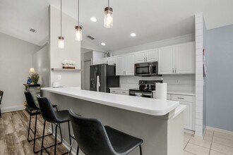 21572 Brixham Run Loop in Estero, FL - Foto de edificio - Building Photo