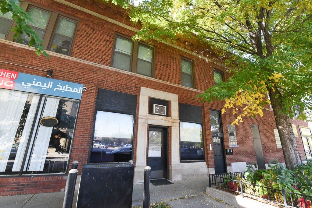 4748 N Kenneth Ave, Unit 2 in Chicago, IL - Building Photo