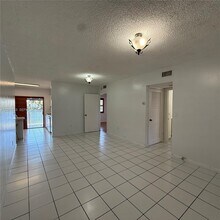 6980 NW 173rd Dr in Hialeah, FL - Building Photo - Building Photo