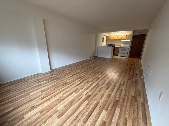 333 Grand Ave, Unit 1A in Palisades Park, NJ - Foto de edificio - Building Photo